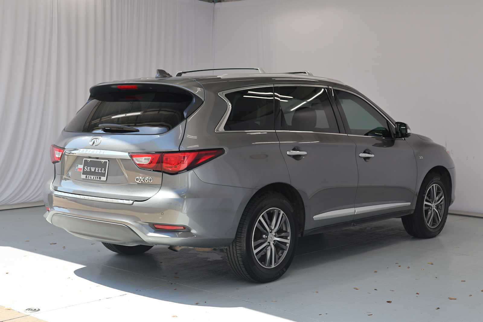 Used 2017 Graphite Shadow INFINITI  image 10