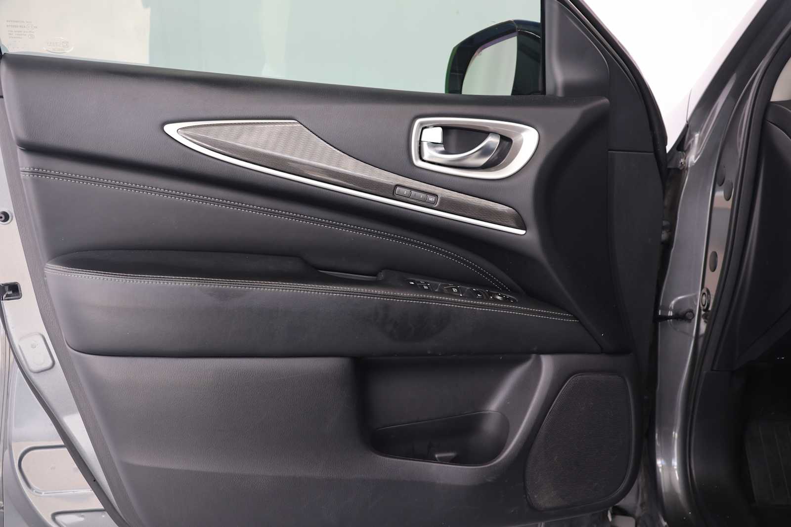 Used 2017 Graphite Shadow INFINITI  image 13