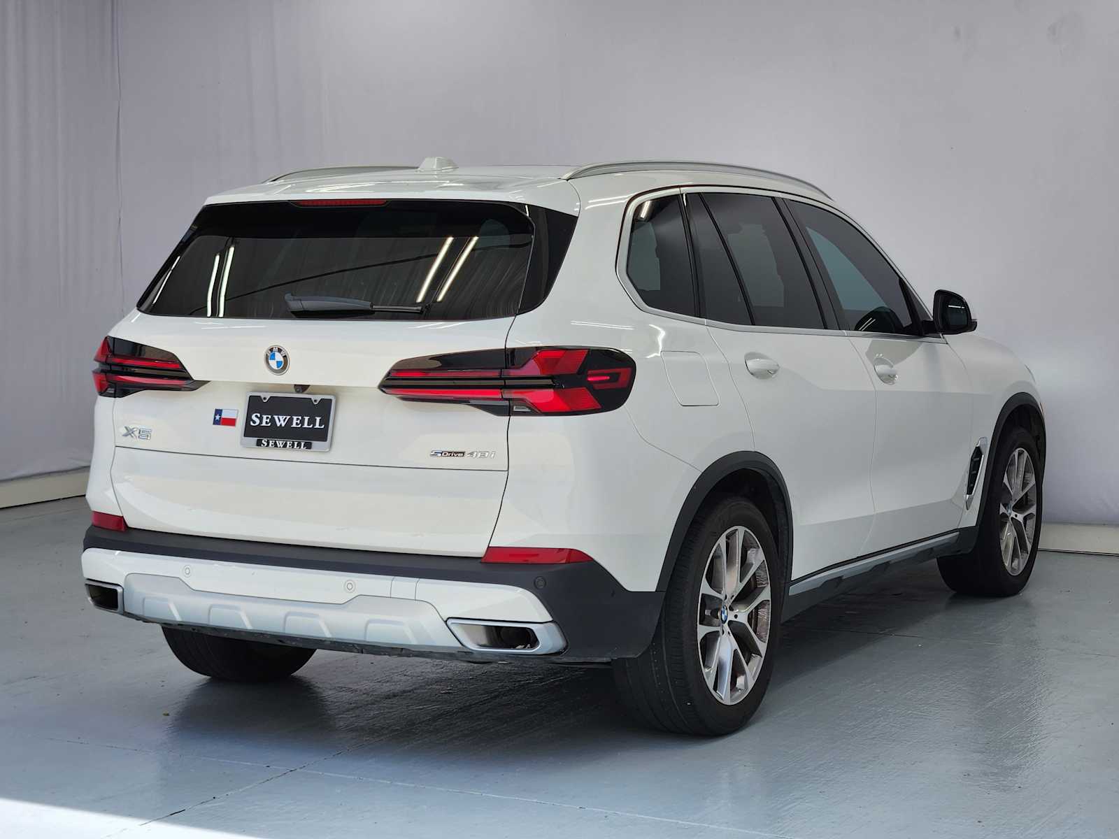Certified Used 2024 Alpine White BMW sDrive40i image 4