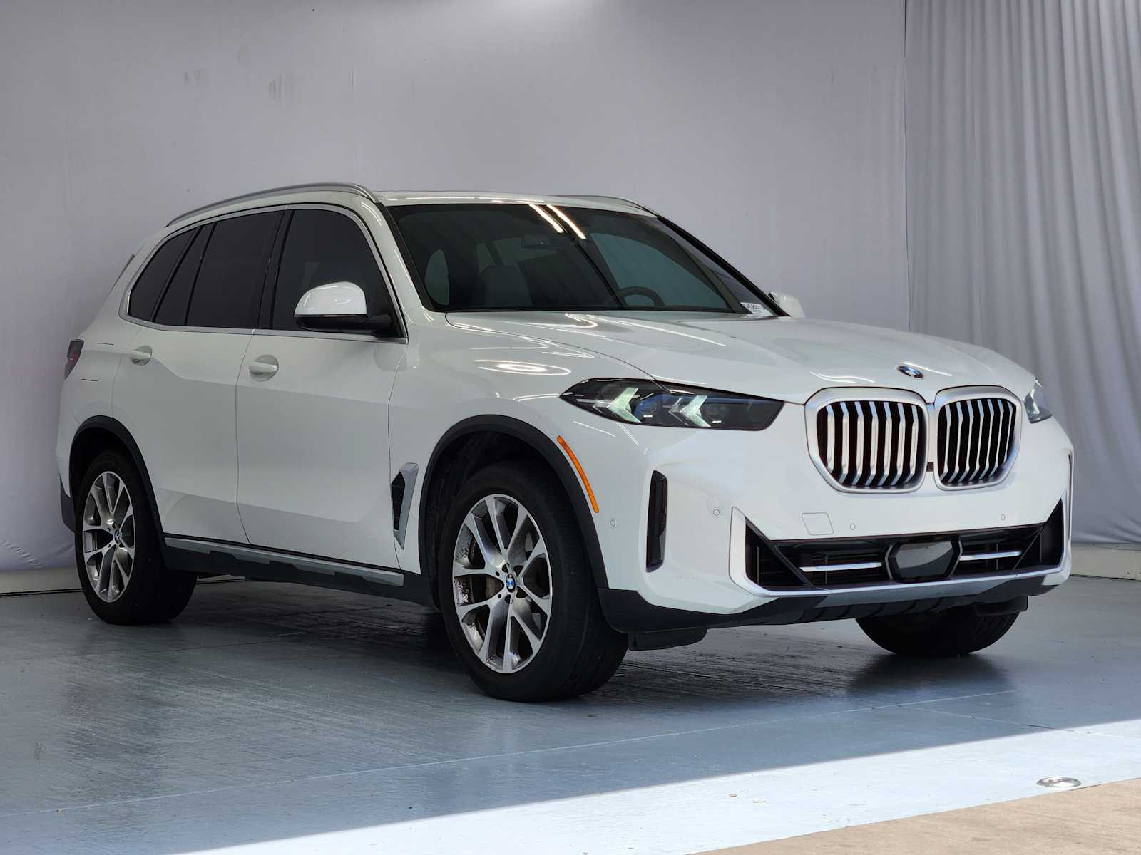 Certified Used 2024 Alpine White BMW sDrive40i image 2