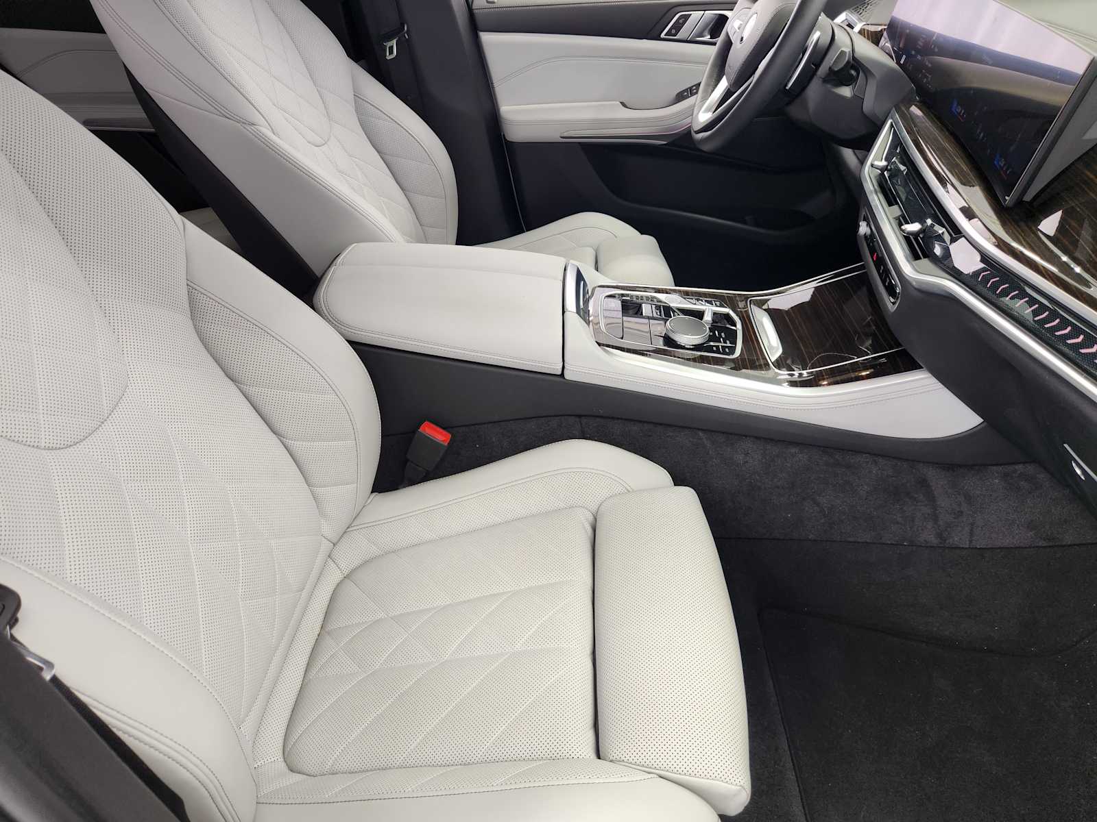 Certified Used 2024 Alpine White BMW sDrive40i image 7