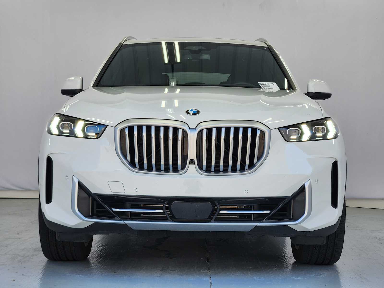 Used 2026 Alpine White BMW sDrive40i image 3