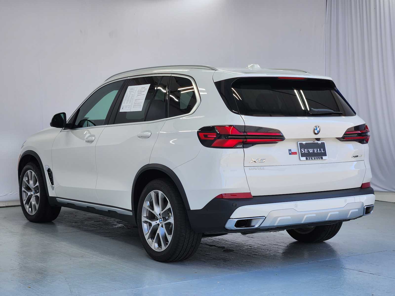 Used 2026 Alpine White BMW sDrive40i image 6