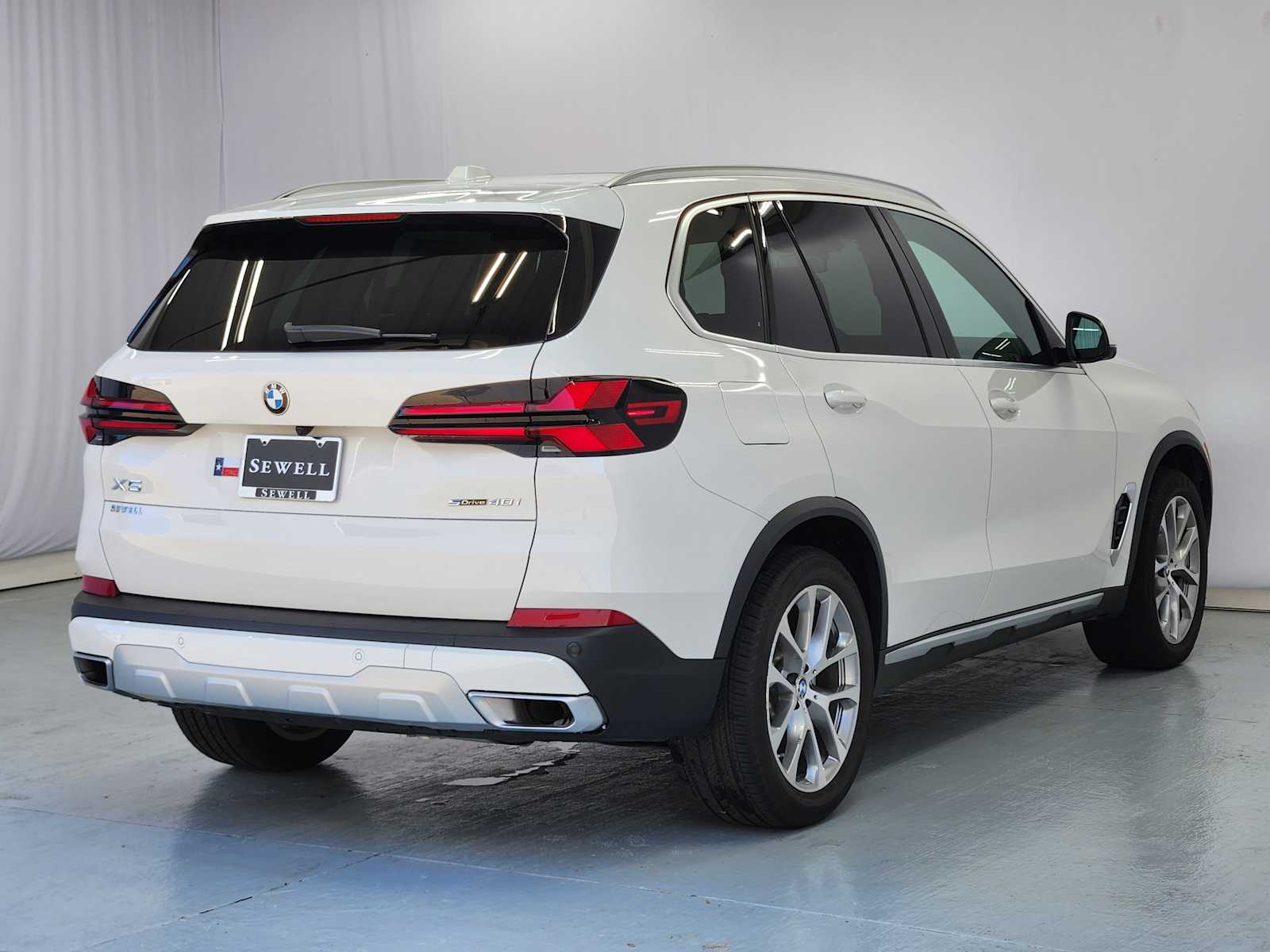 Used 2026 Alpine White BMW sDrive40i image 8