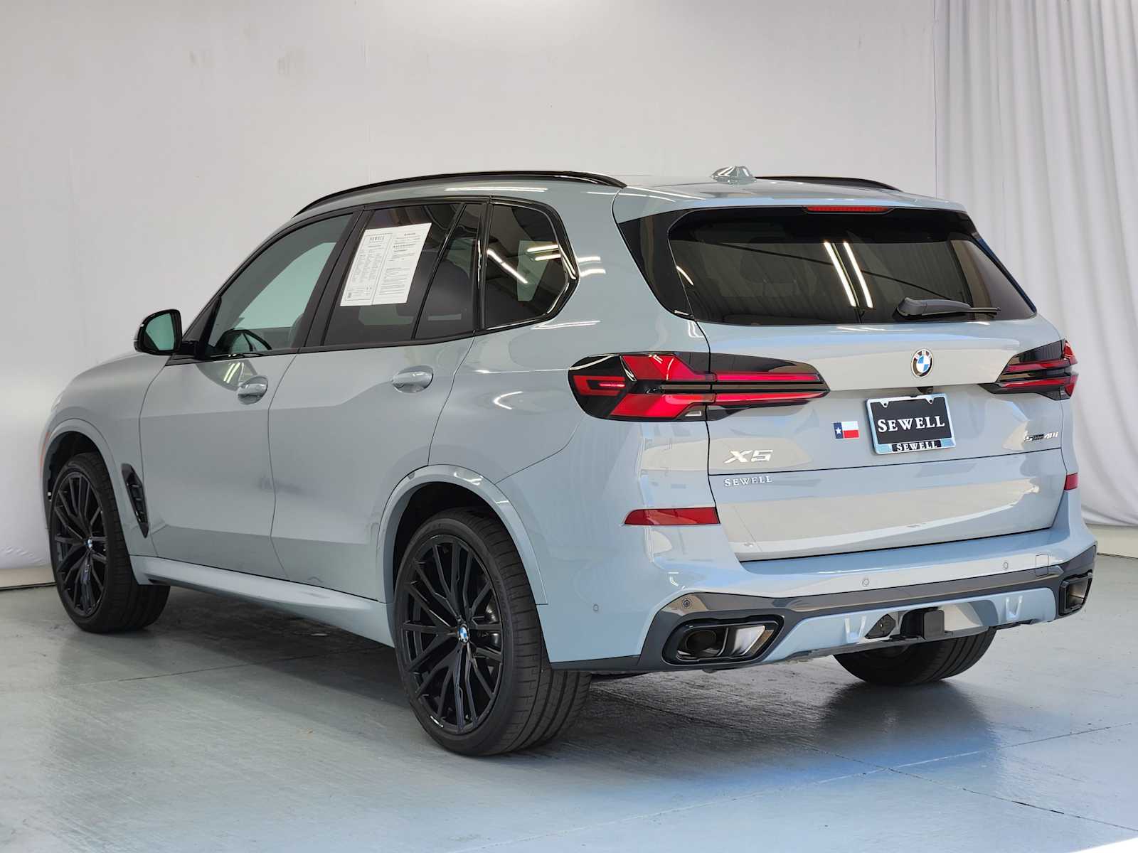Used 2026 Brooklyn Grey Metallic BMW sDrive40i image 5