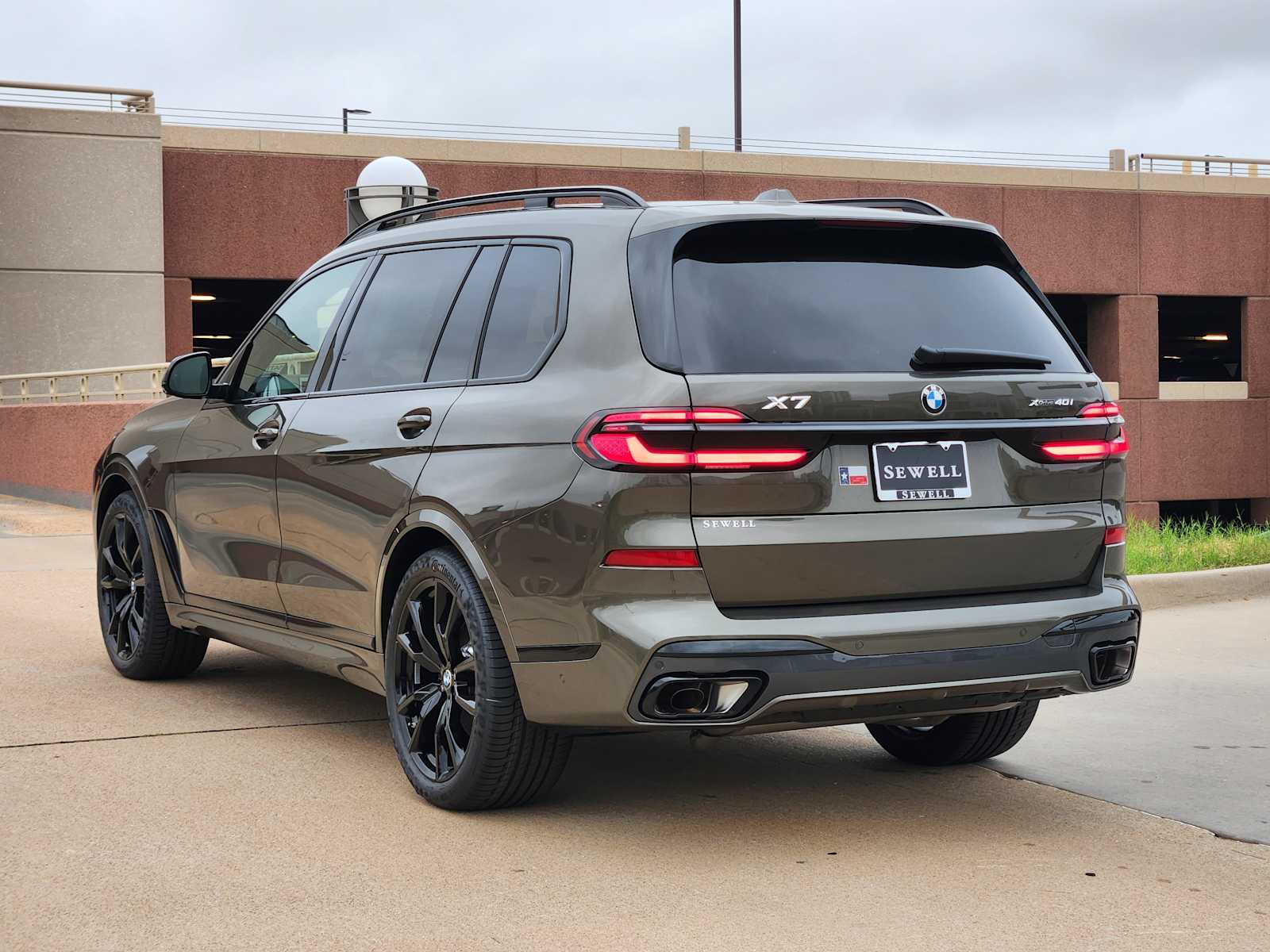 New 2027 Manhattan Green Metallic BMW xDrive40i image 3