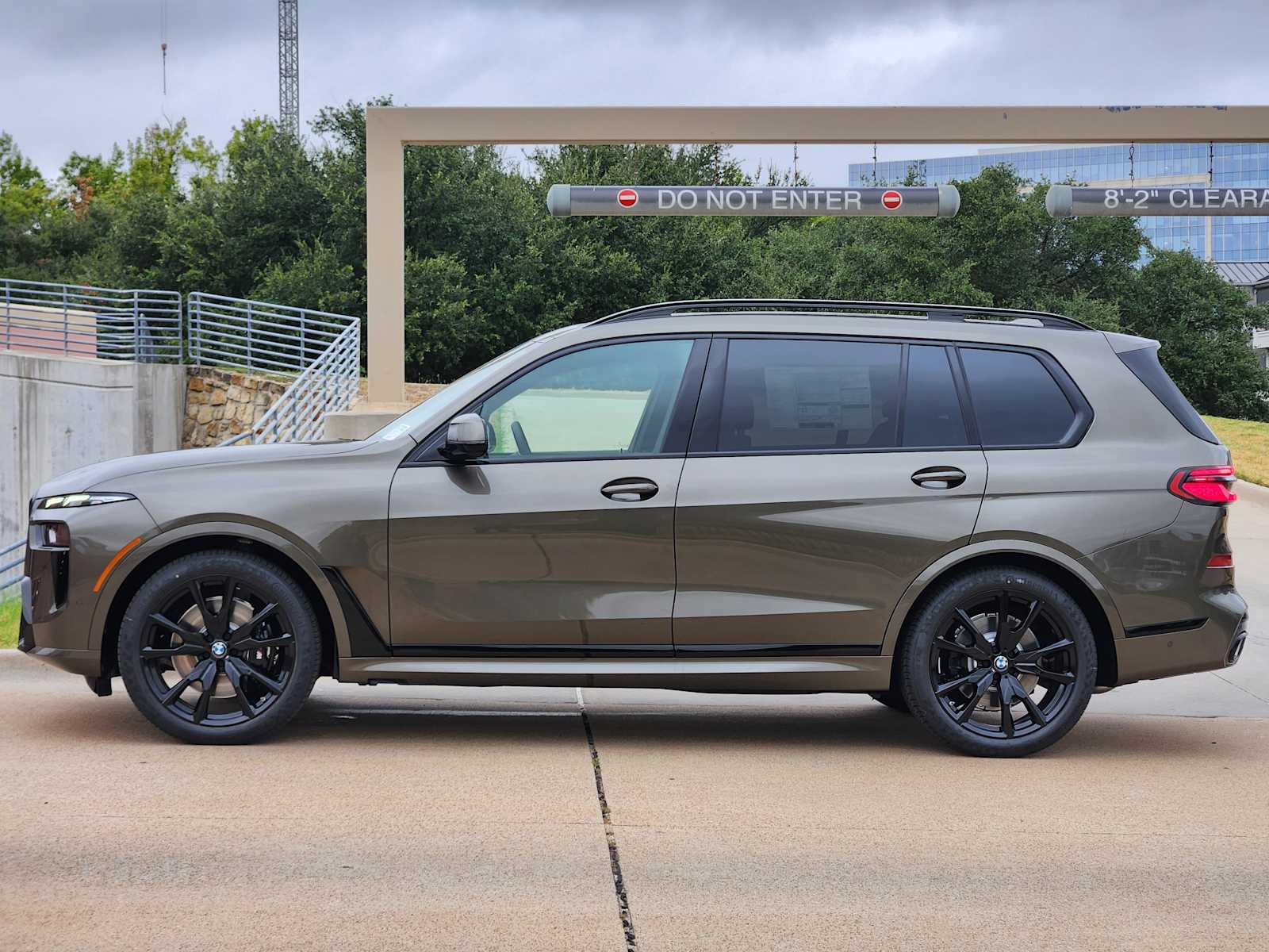New 2027 Manhattan Green Metallic BMW xDrive40i image 2