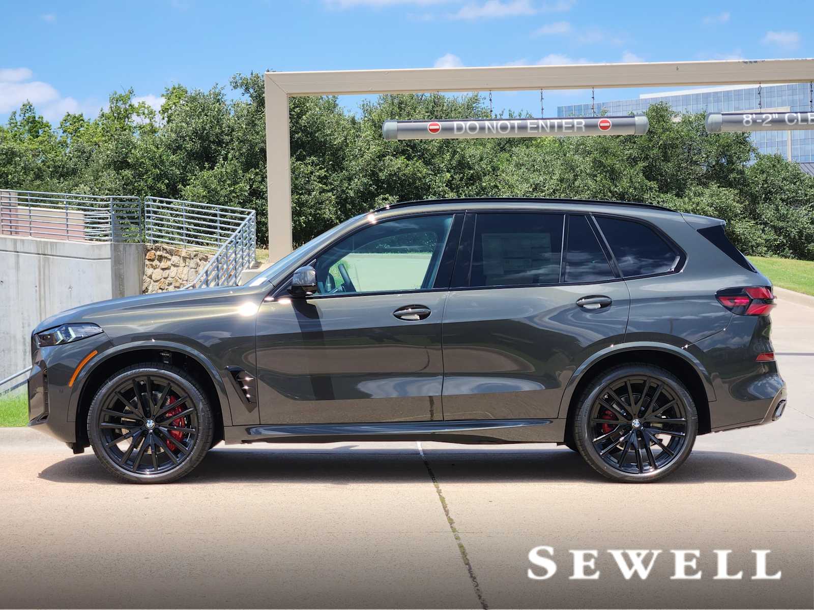 New 2026 Dravit Grey Metallic BMW xDrive40i image 2