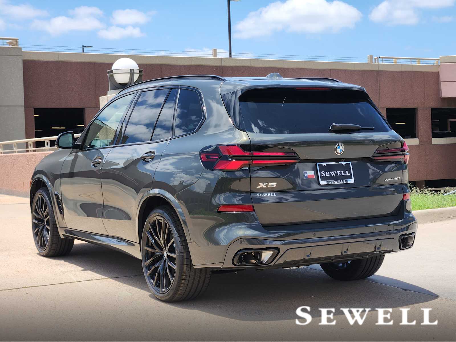 New 2026 Dravit Grey Metallic BMW xDrive40i image 3