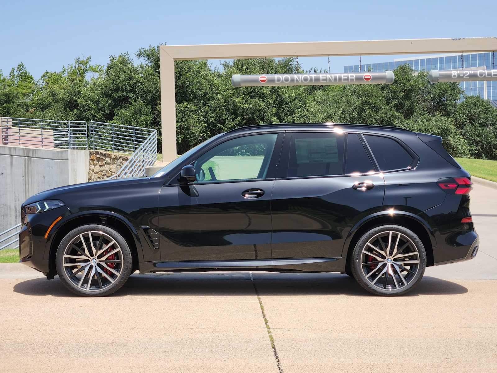 New 2026 Black Sapphire Metallic BMW xDrive40i image 2