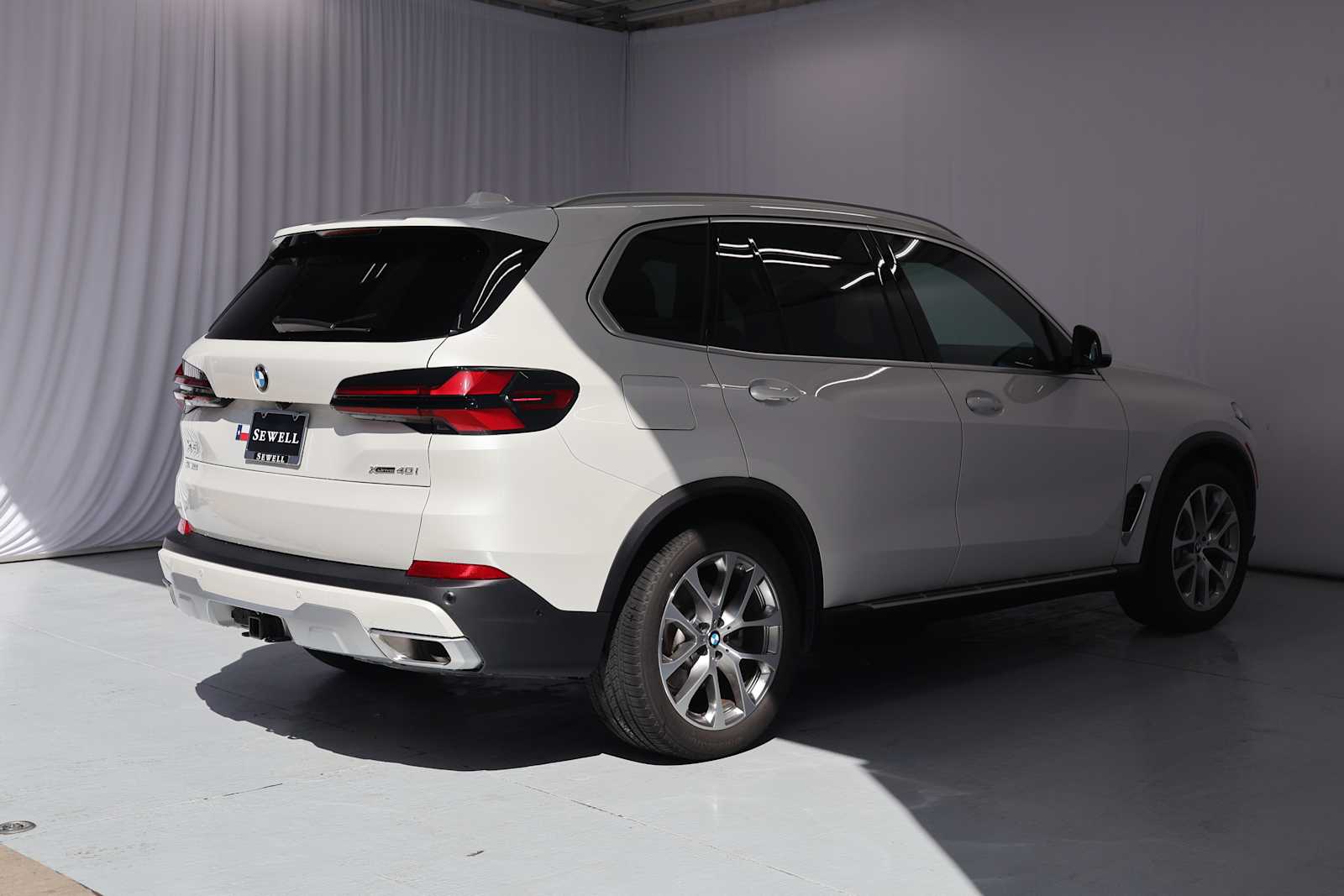 Certified Used 2026 Mineral White Metallic BMW xDrive40i image 9