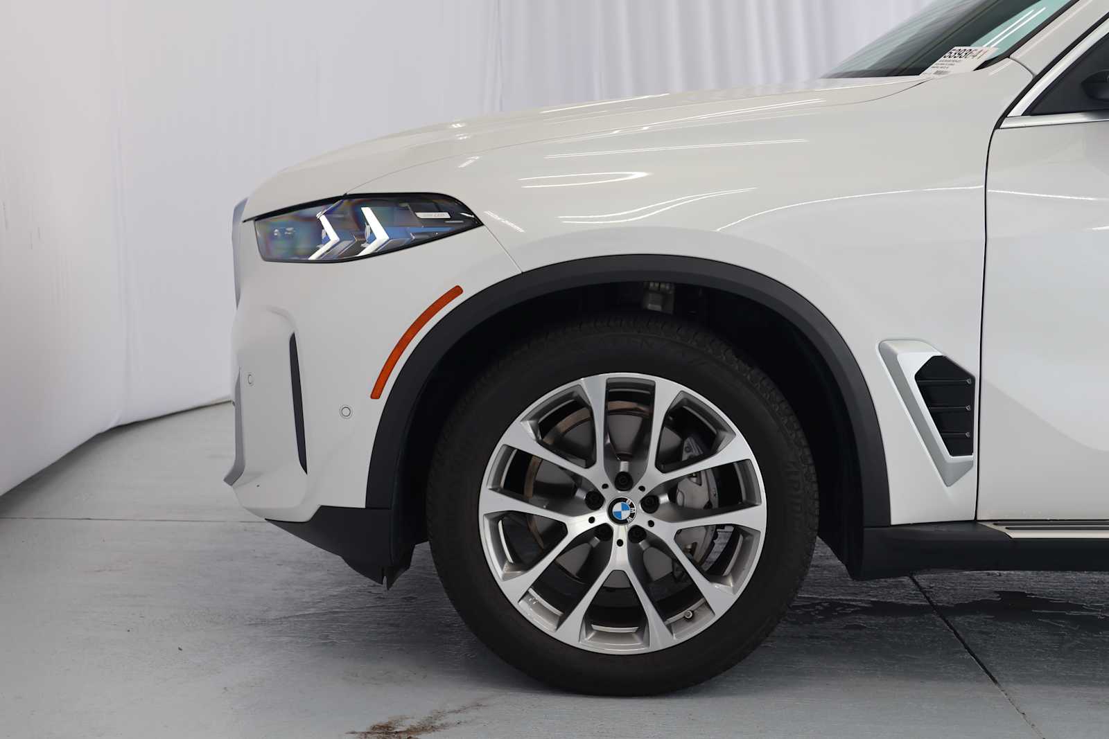Certified Used 2026 Mineral White Metallic BMW xDrive40i image 10