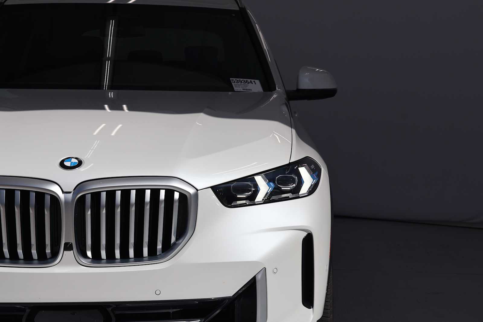 Certified Used 2026 Mineral White Metallic BMW xDrive40i image 5