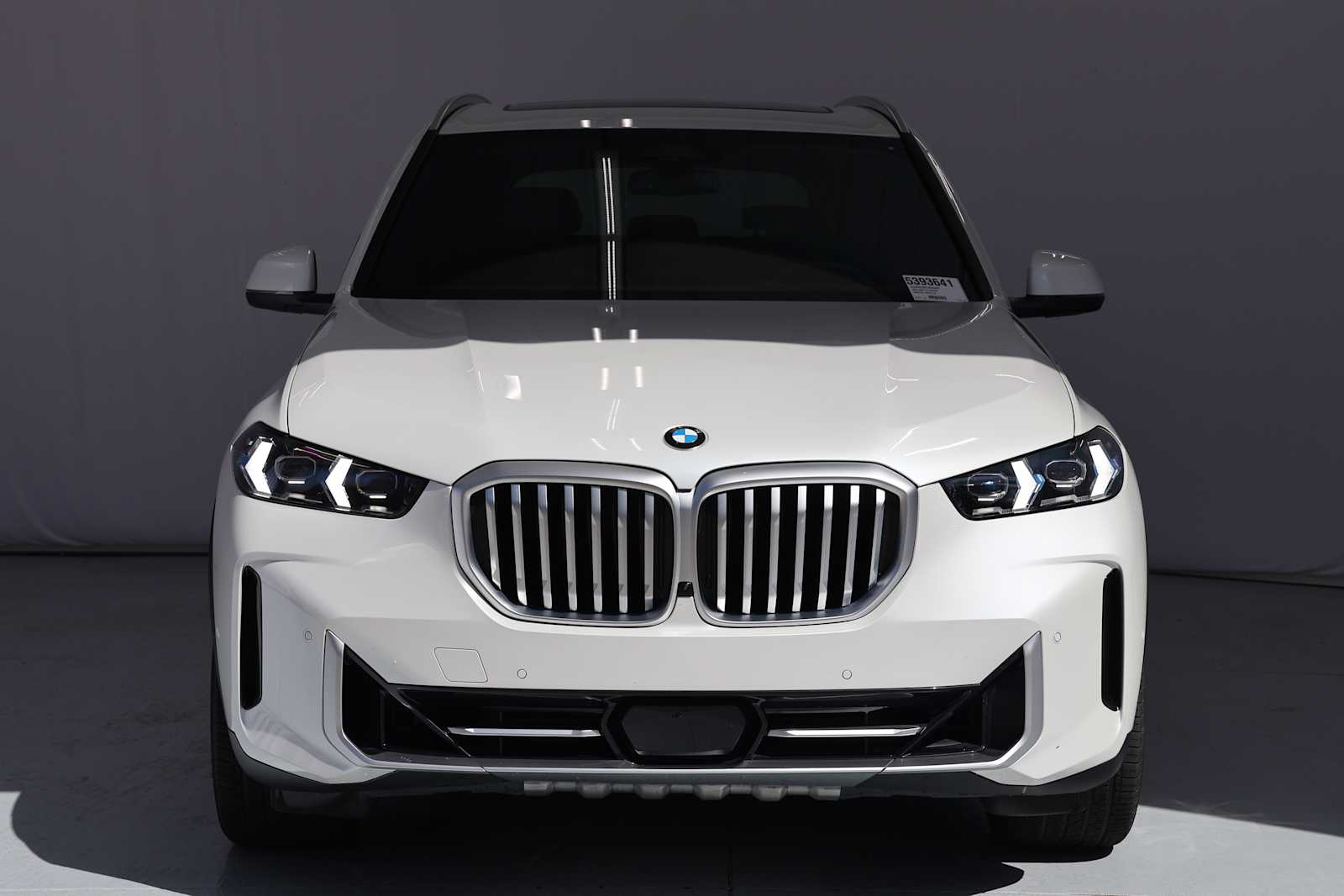 Certified Used 2026 Mineral White Metallic BMW xDrive40i image 2