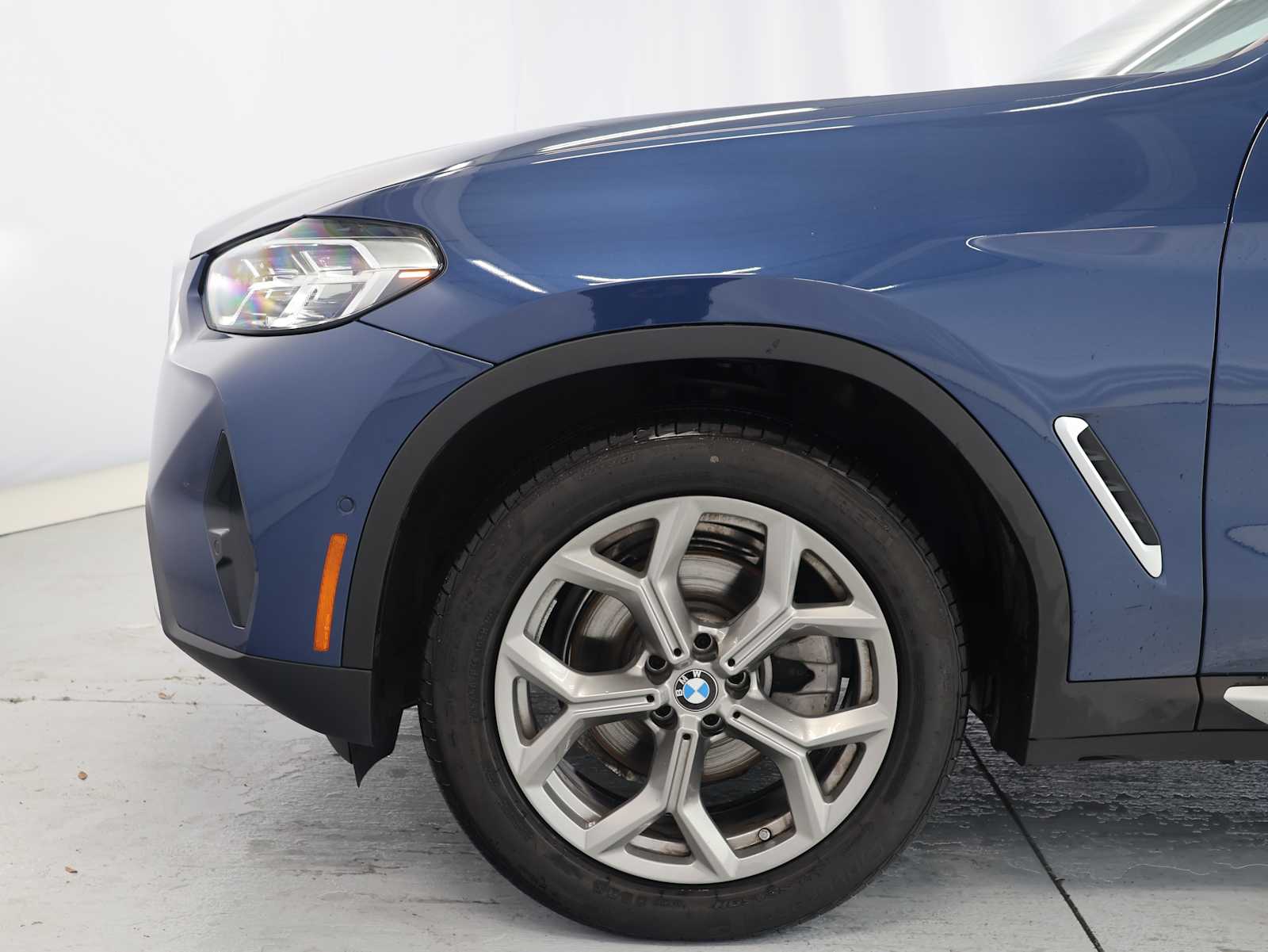Certified Used 2025 Phytonic Blue Metallic BMW xDrive30i image 8