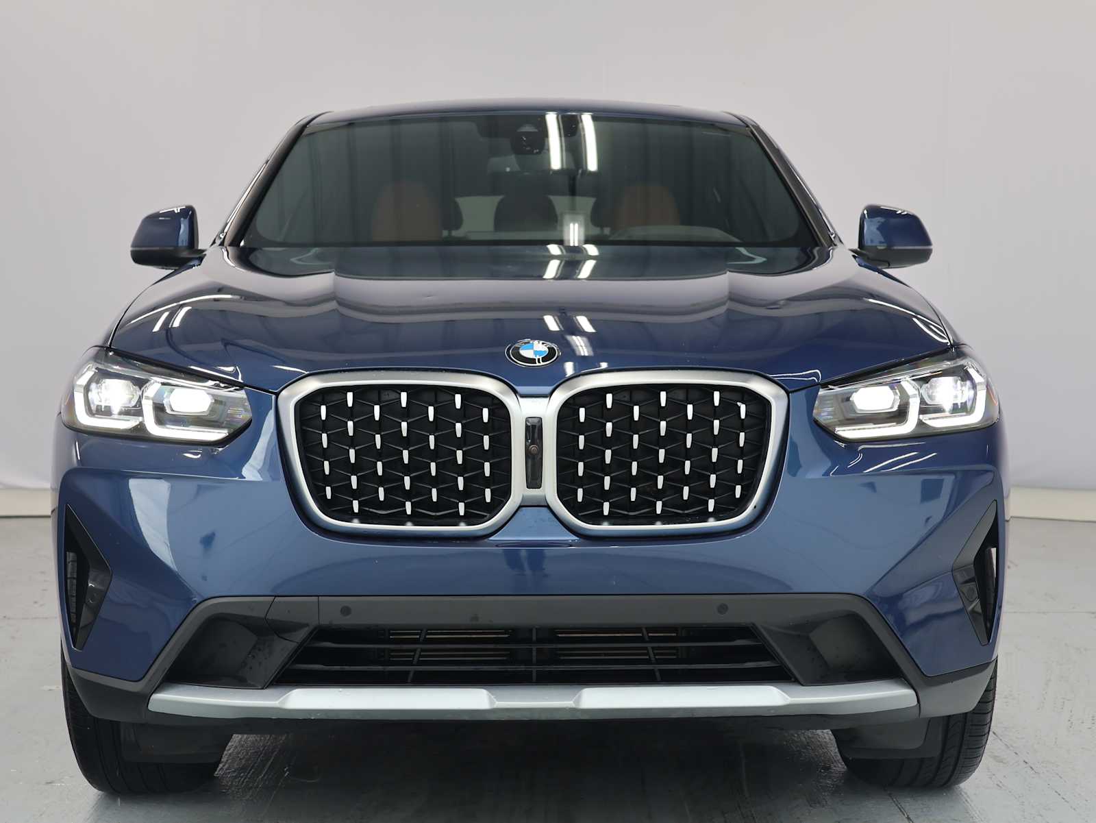 Certified Used 2025 Phytonic Blue Metallic BMW xDrive30i image 2