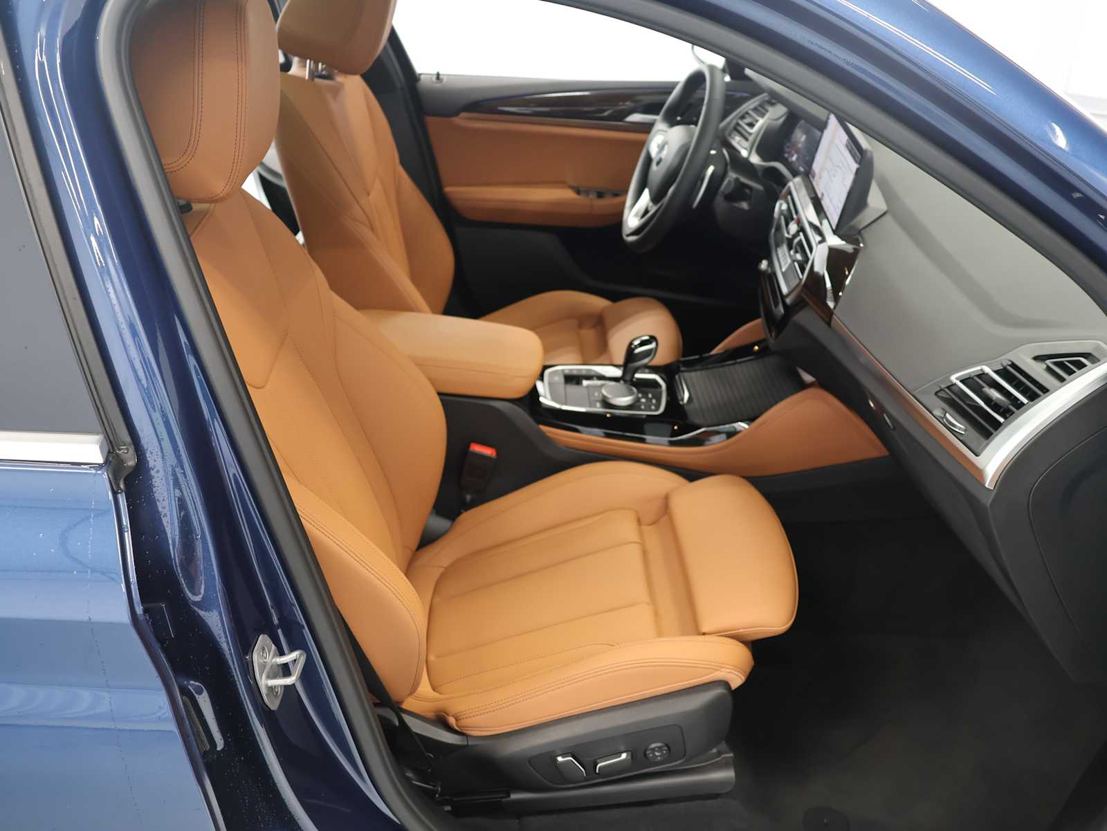 Certified Used 2025 Phytonic Blue Metallic BMW xDrive30i image 11
