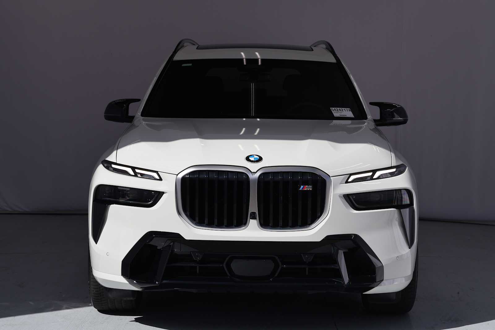 Certified Used 2025 Alpine White BMW M60i image 2