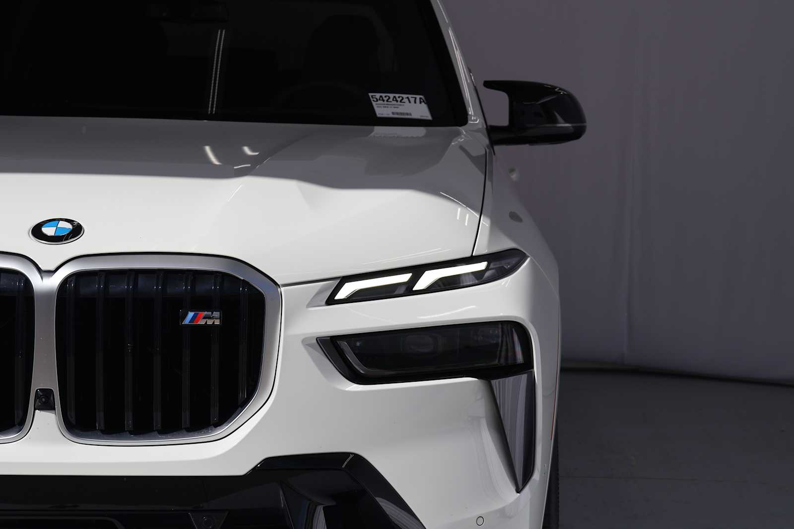 Certified Used 2025 Alpine White BMW M60i image 4