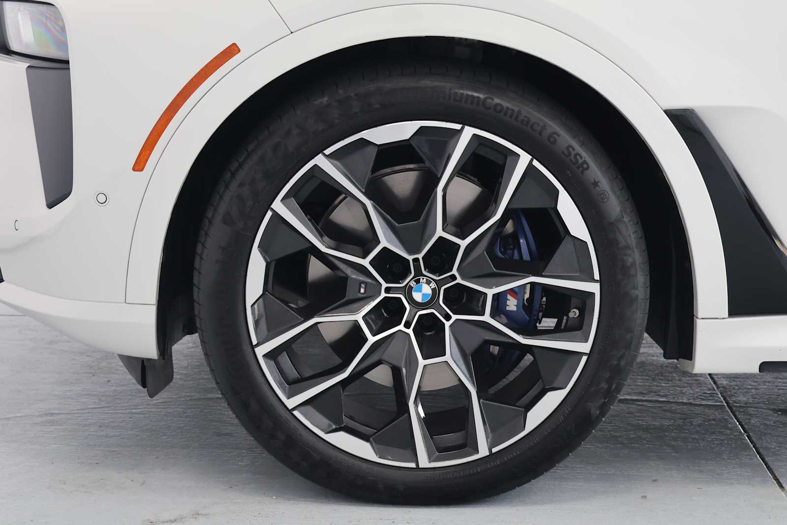 Certified Used 2025 Alpine White BMW M60i image 9