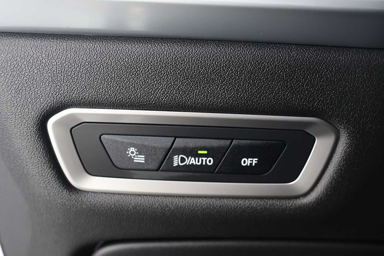 Certified Used 2025 Alpine White BMW M60i image 16