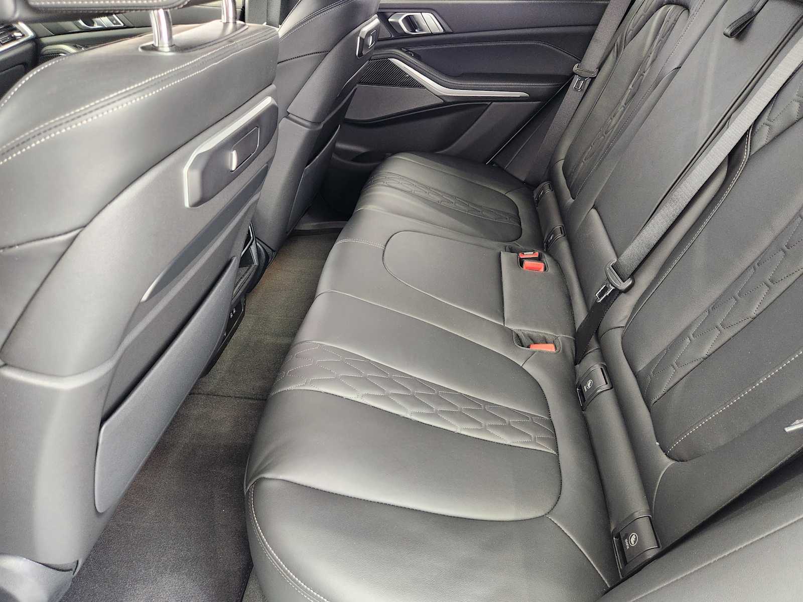 Used 2025 Mineral White Metallic BMW M60i image 20