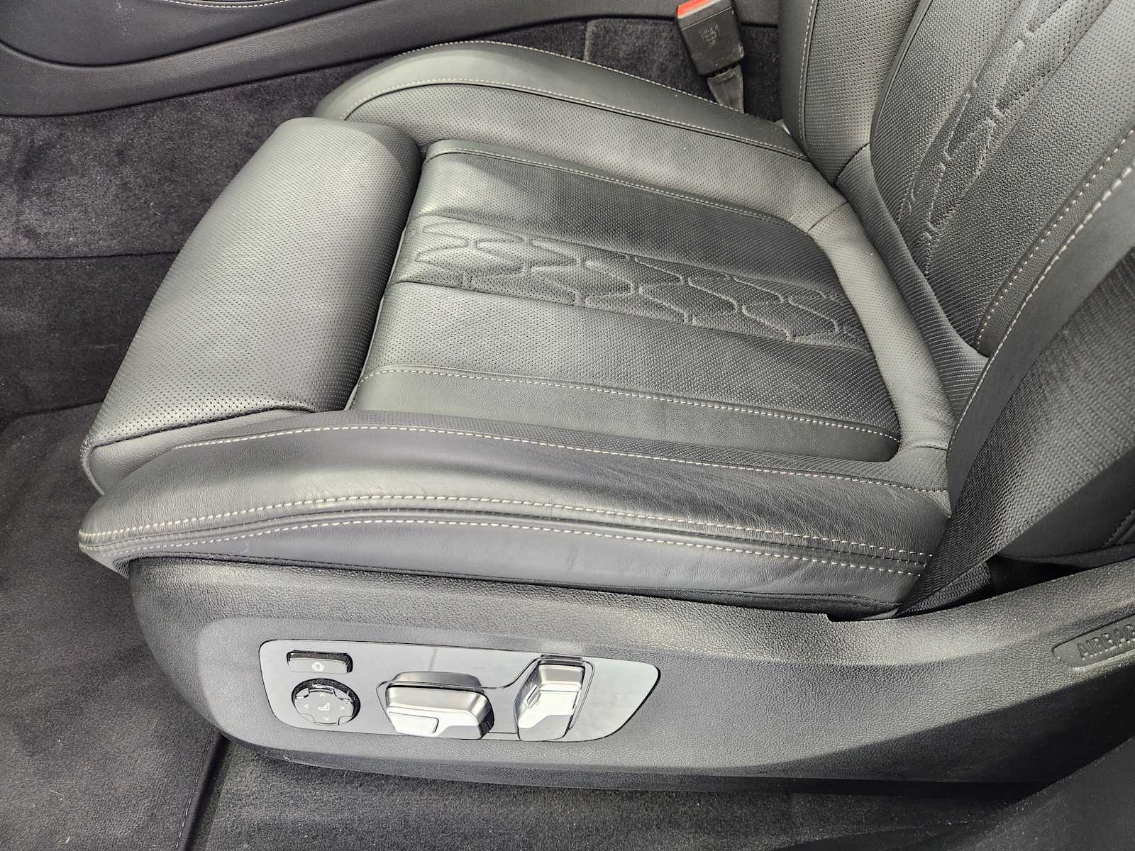 Used 2025 Mineral White Metallic BMW M60i image 17