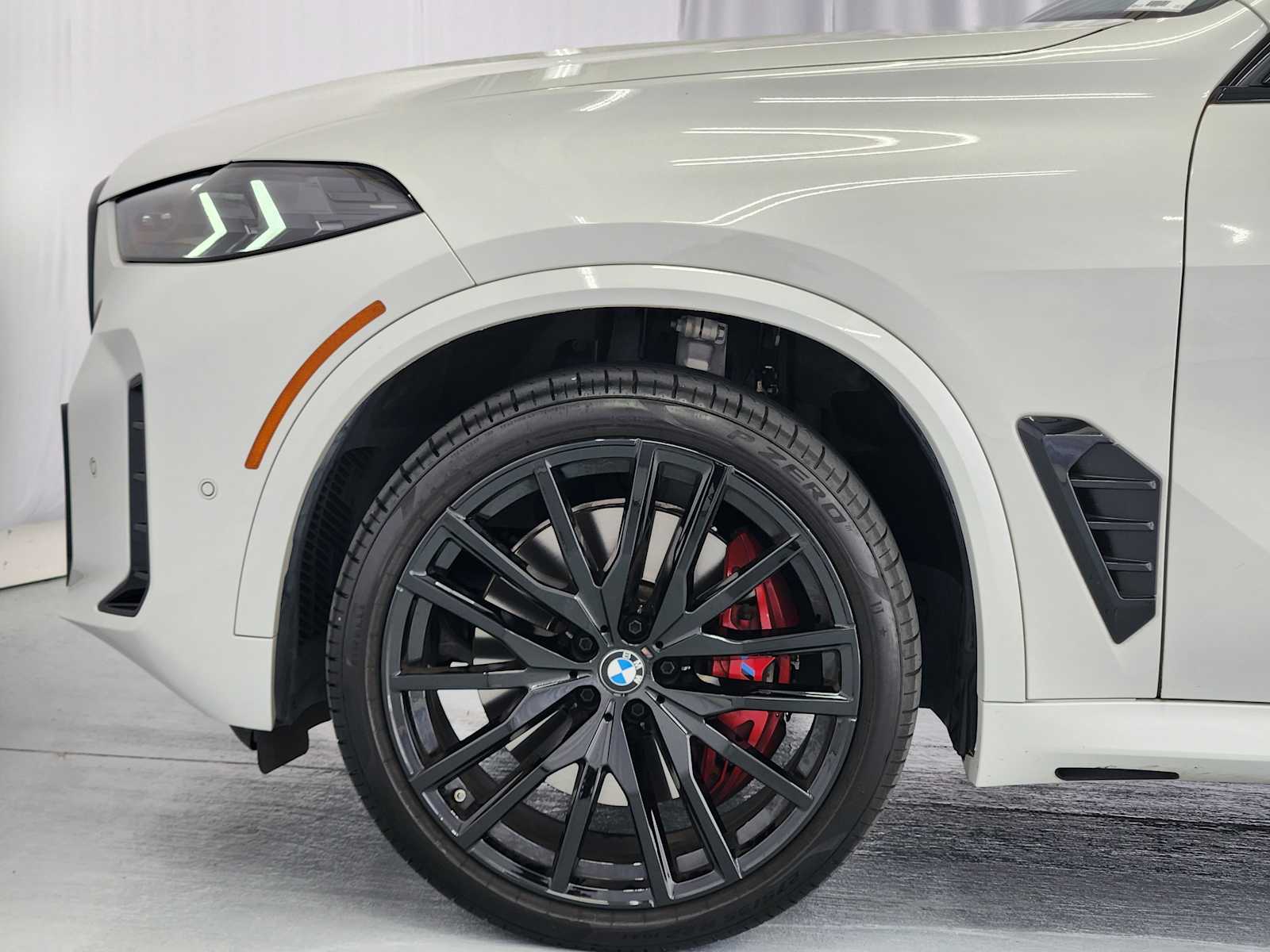 Used 2025 Mineral White Metallic BMW M60i image 8