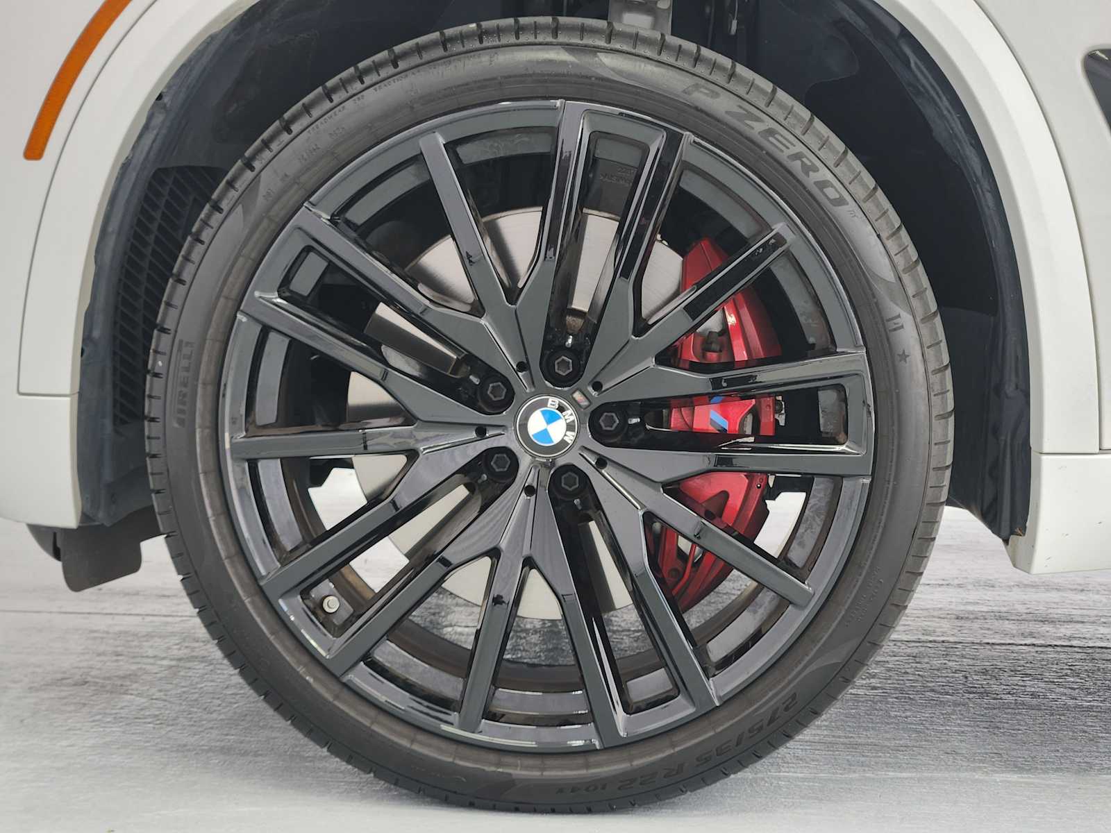 Used 2025 Mineral White Metallic BMW M60i image 9
