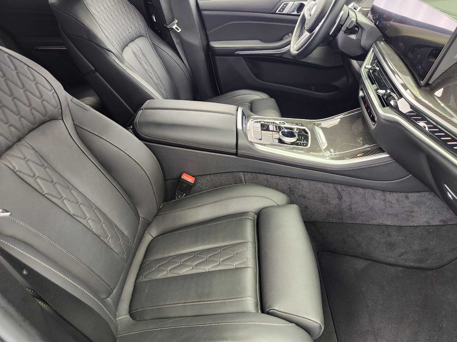 Used 2025 Mineral White Metallic BMW M60i image 11
