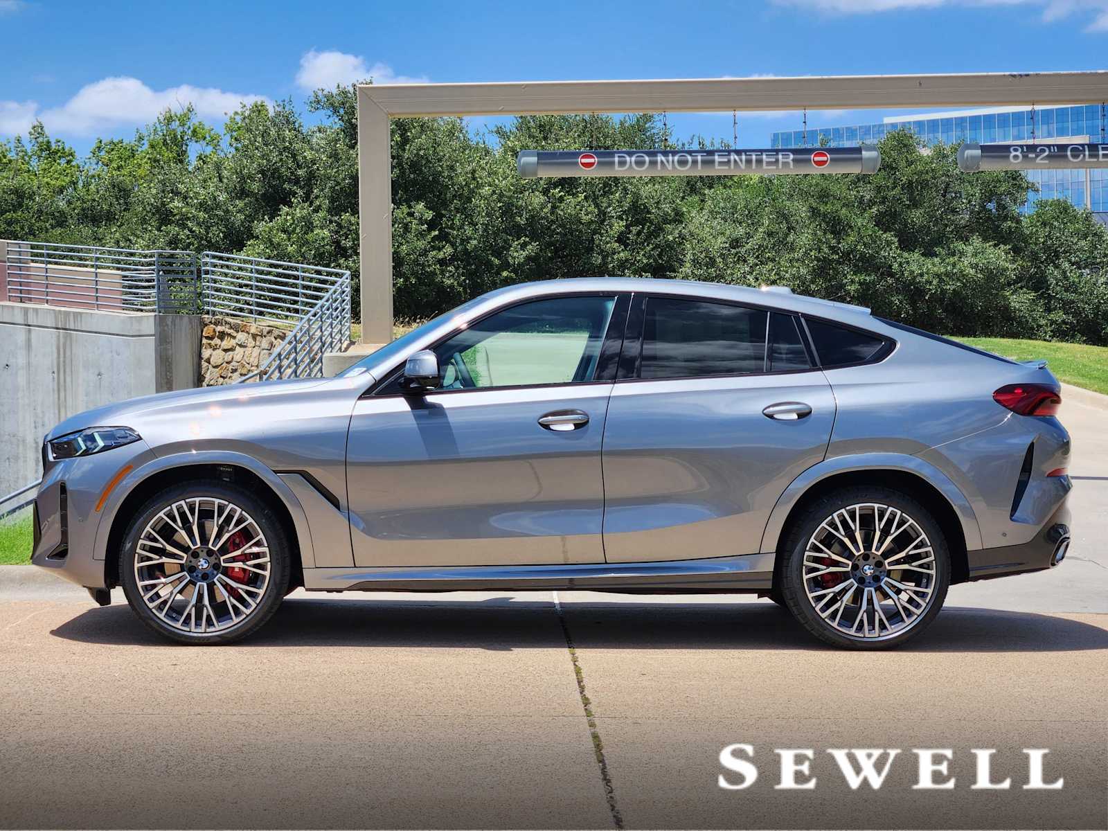 New 2027 Skyscraper Grey Metallic BMW xDrive40i image 2