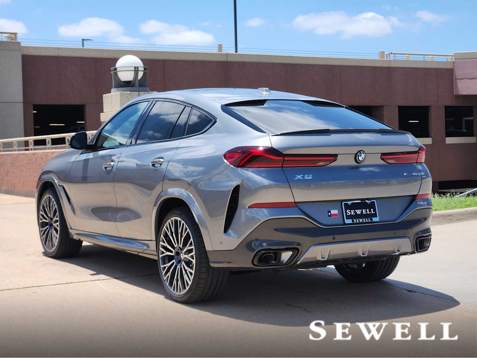 New 2027 Skyscraper Grey Metallic BMW xDrive40i image 3