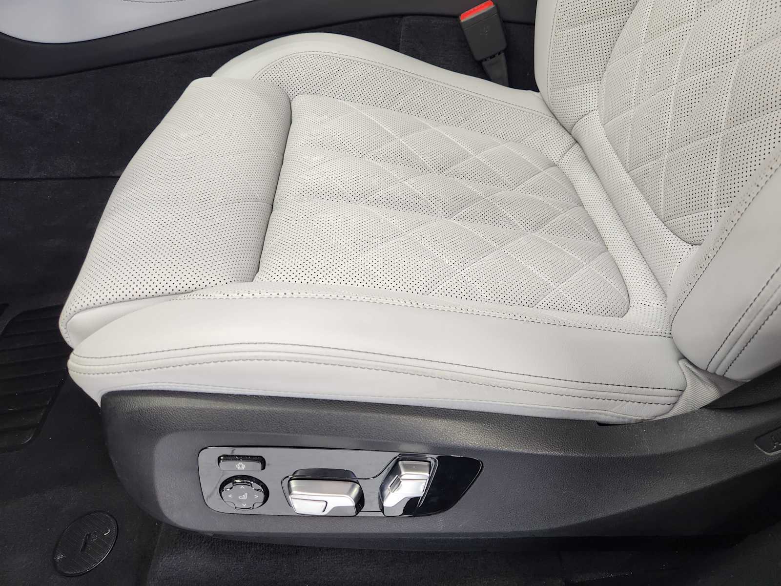 Certified Used 2025 Alpine White BMW xDrive50e image 20