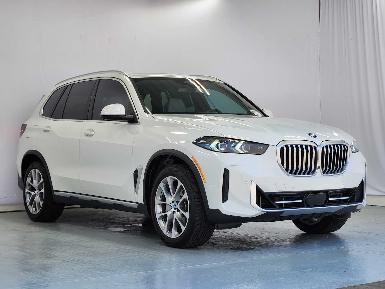Certified Used 2025 Alpine White BMW xDrive50e image 4