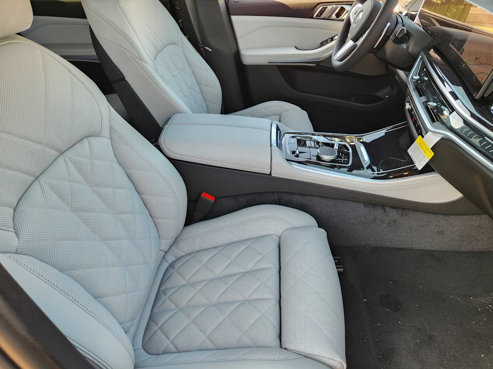 New 2026 Dravit Grey Metallic BMW xDrive50e image 5