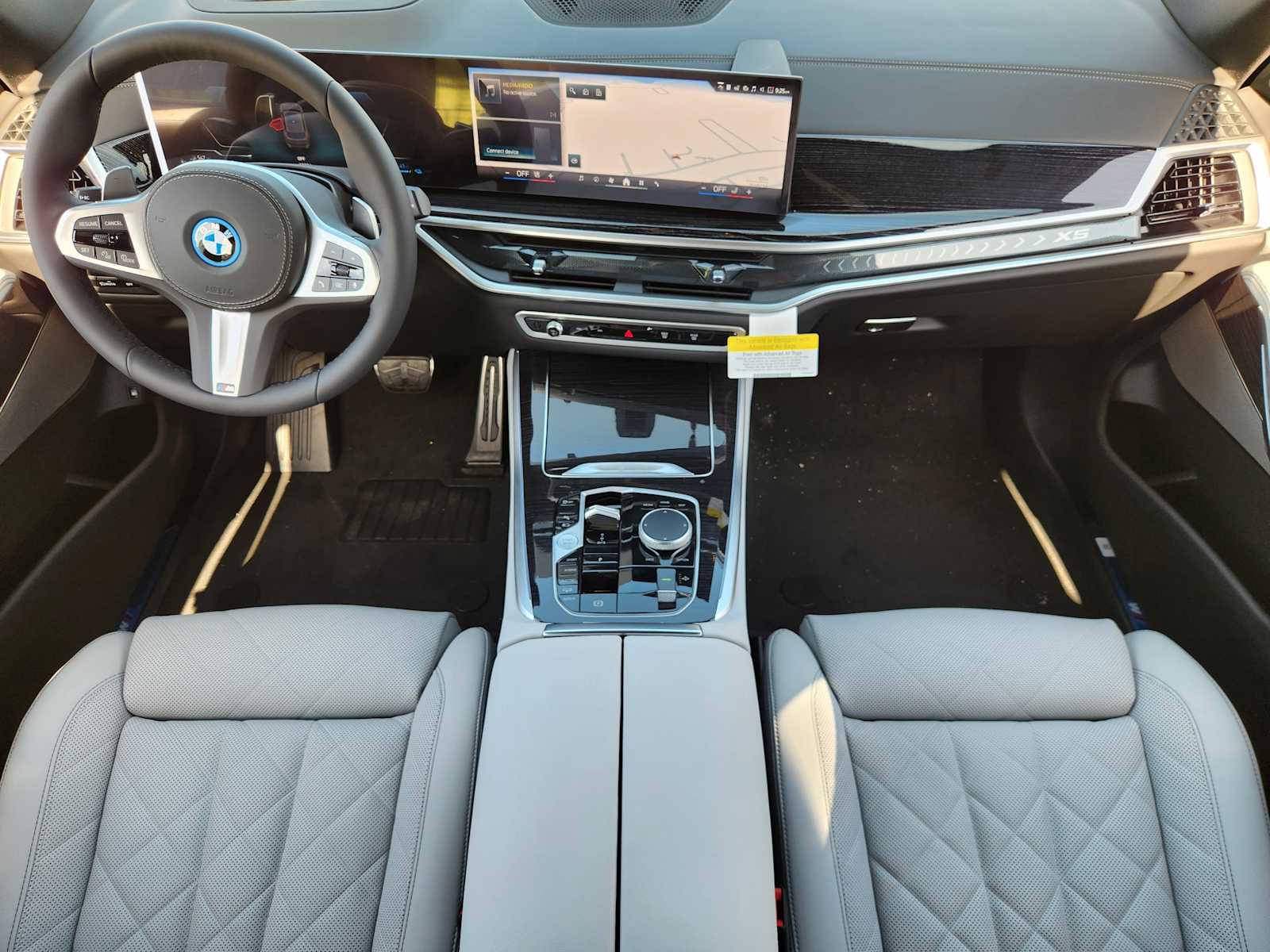 New 2026 Dravit Grey Metallic BMW xDrive50e image 6