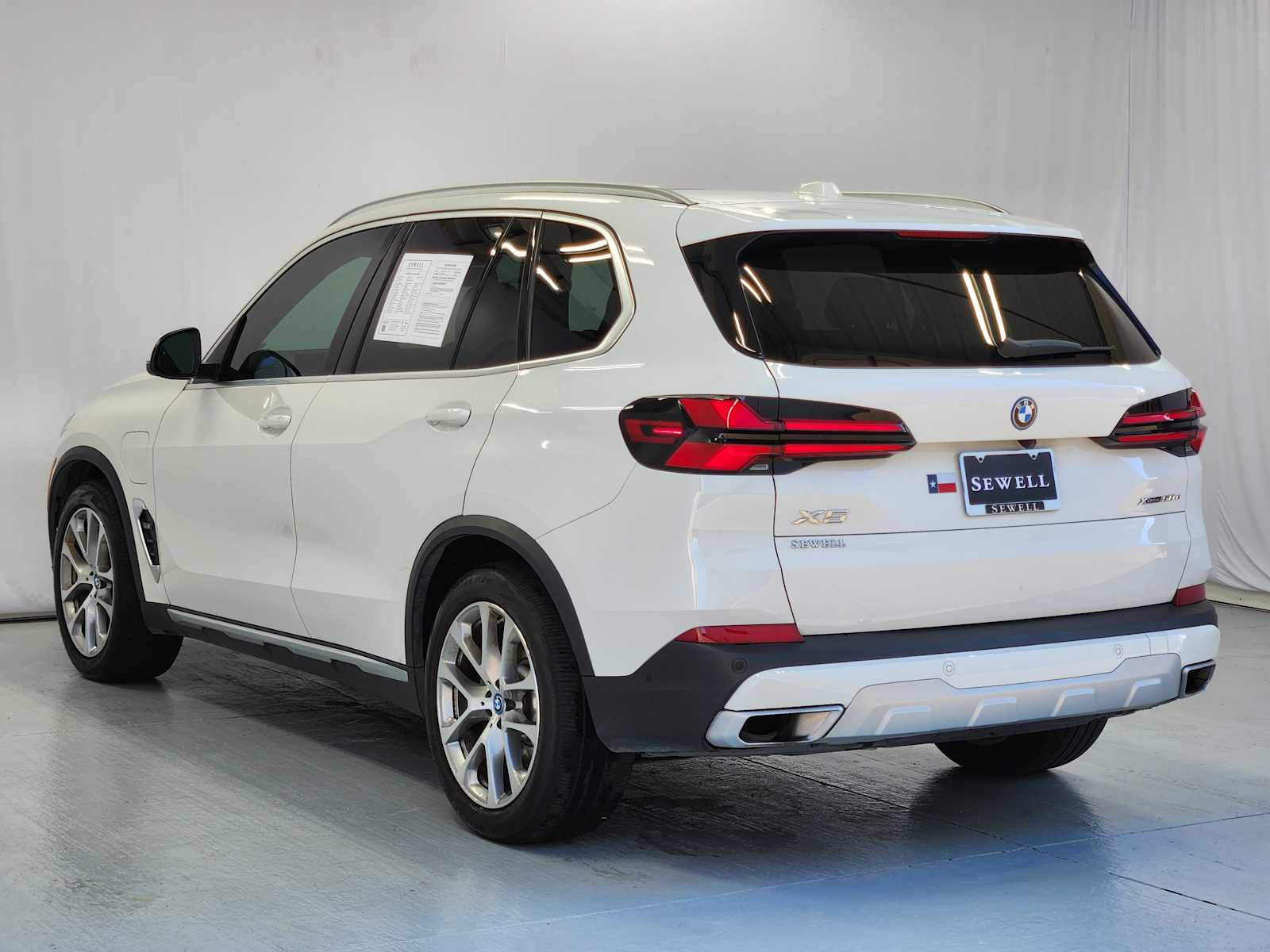 Certified Used 2024 Alpine White BMW xDrive50e image 5