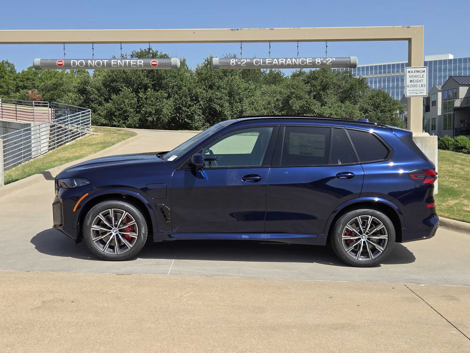 New 2026 Tanzanite Blue II Metallic BMW xDrive50e image 2