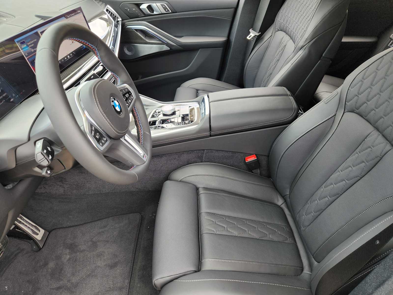 New 2027 Black Sapphire Metallic BMW M60i image 4