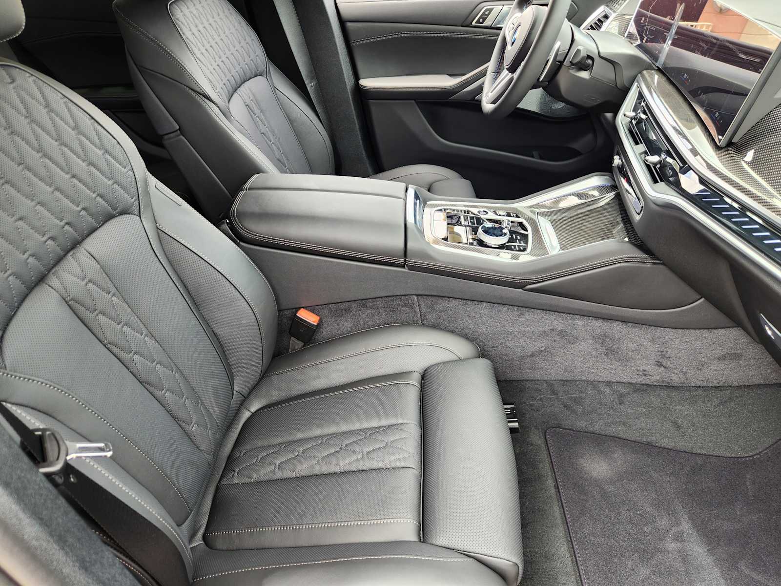 New 2027 Black Sapphire Metallic BMW M60i image 5