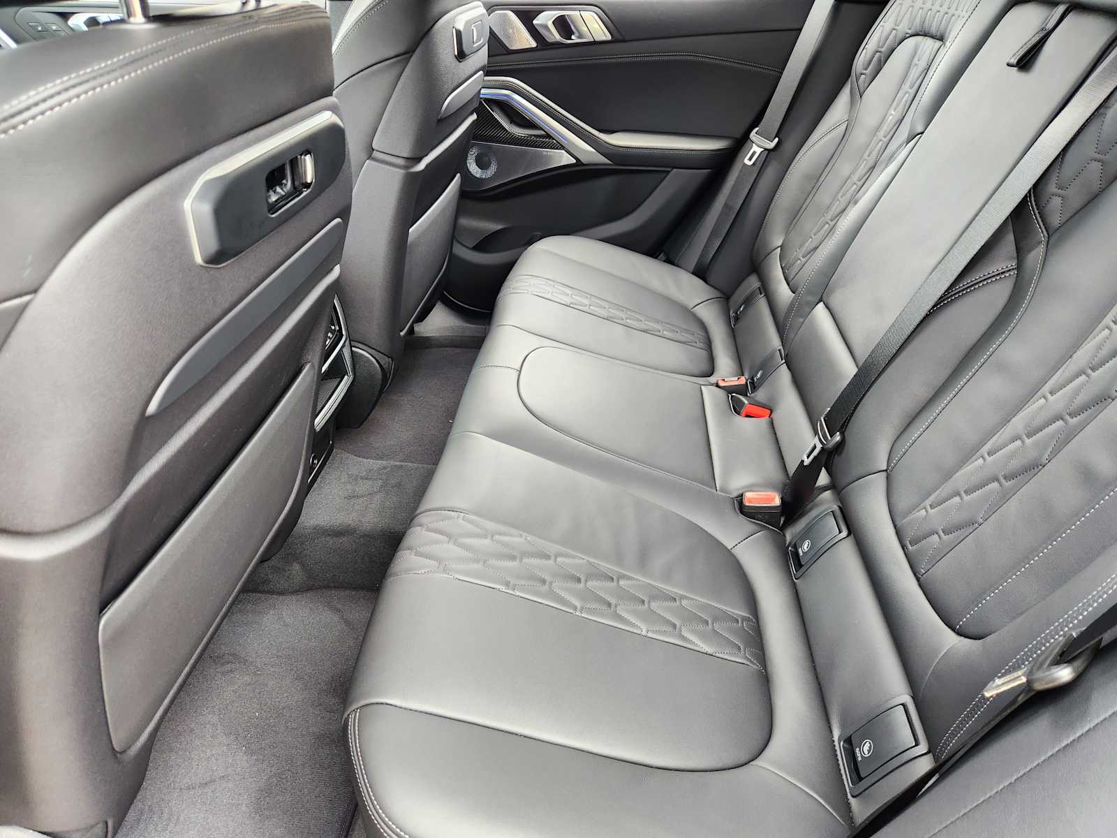New 2027 Black Sapphire Metallic BMW M60i image 7