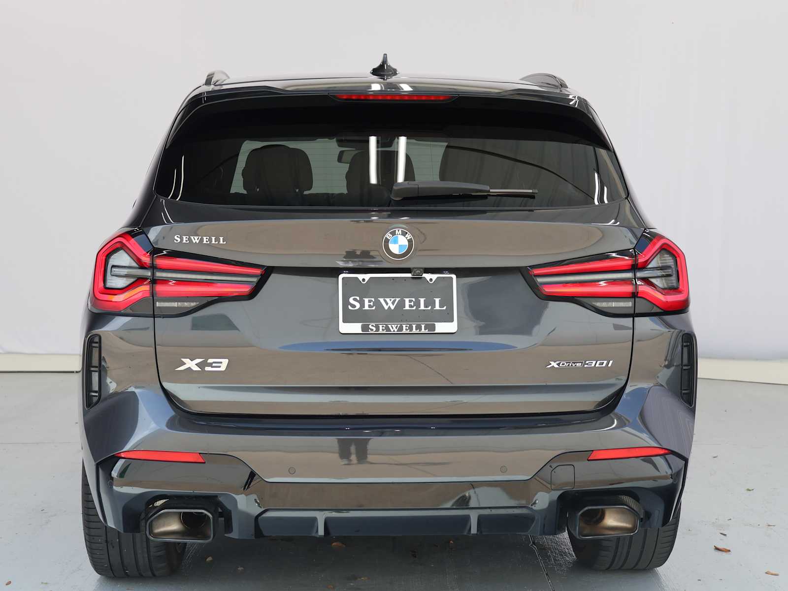 Used 2023 Dark Graphite Metallic BMW xDrive30i image 8