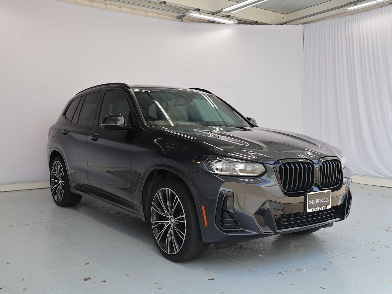 Used 2023 Dark Graphite Metallic BMW xDrive30i image 5