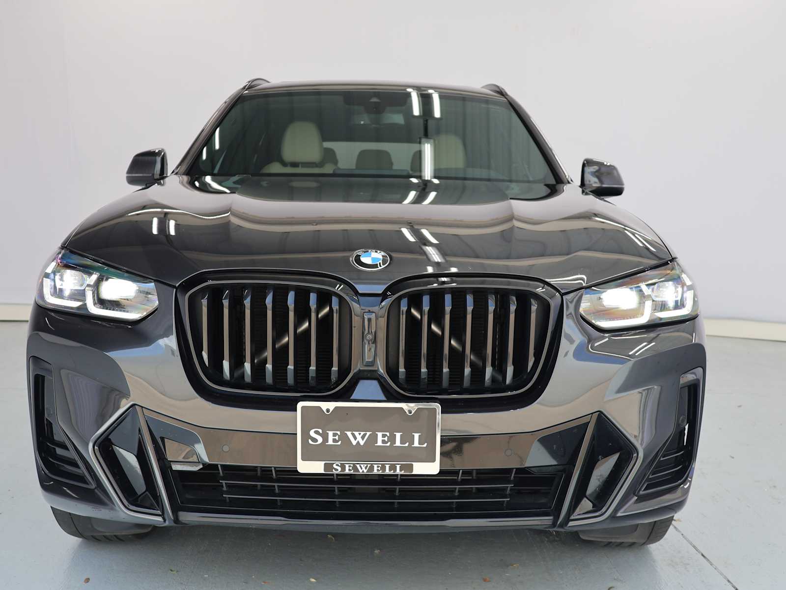 Used 2023 Dark Graphite Metallic BMW xDrive30i image 2
