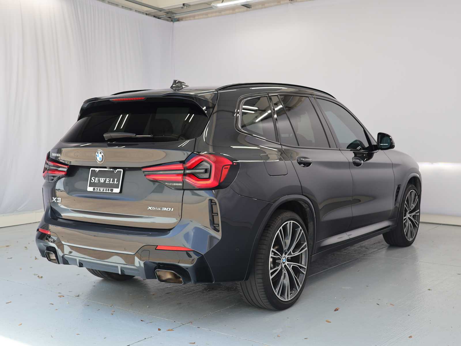 Used 2023 Dark Graphite Metallic BMW xDrive30i image 10