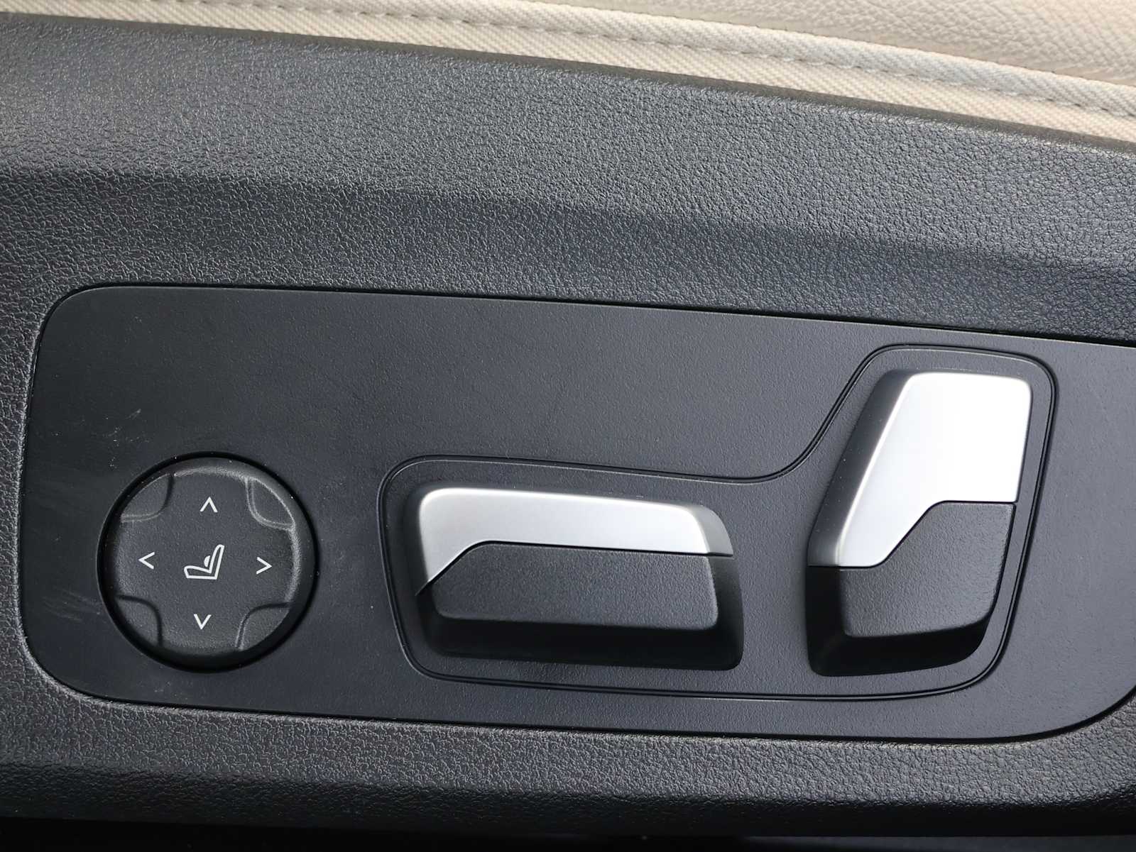 Used 2023 Dark Graphite Metallic BMW xDrive30i image 14