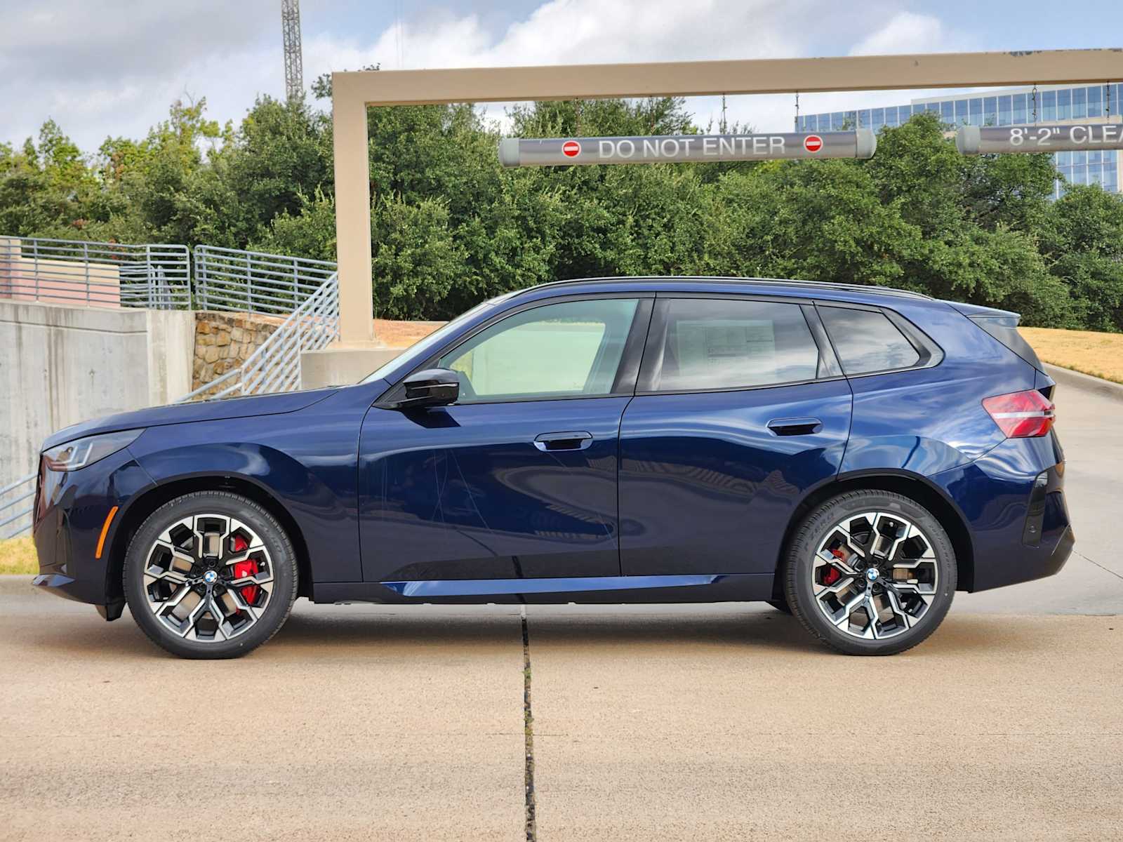 New 2026 Tanzanite Blue II Metallic BMW M50 xDrive image 2