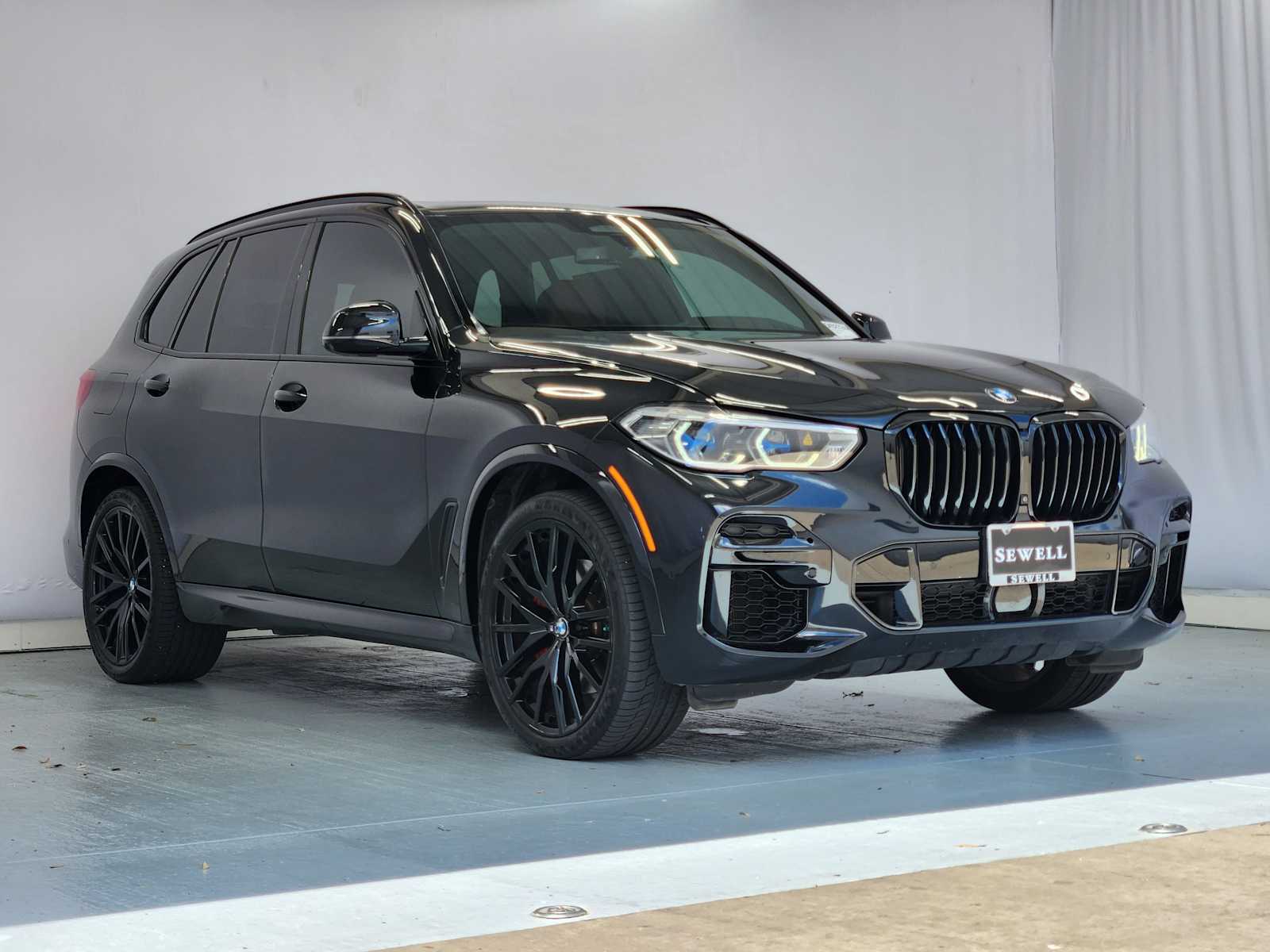 Certified Used 2022 Black Sapphire Metallic BMW sDrive40i image 2