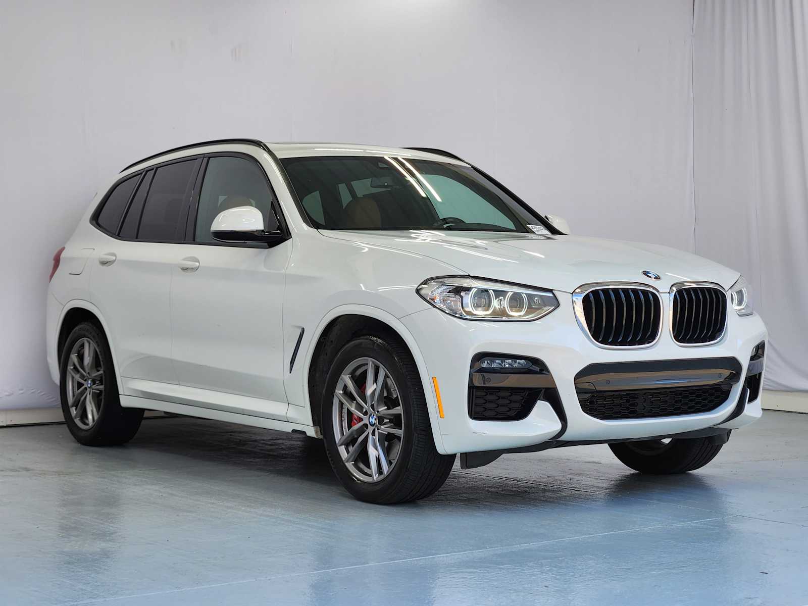 Used 2021 Alpine White BMW sDrive30i image 4