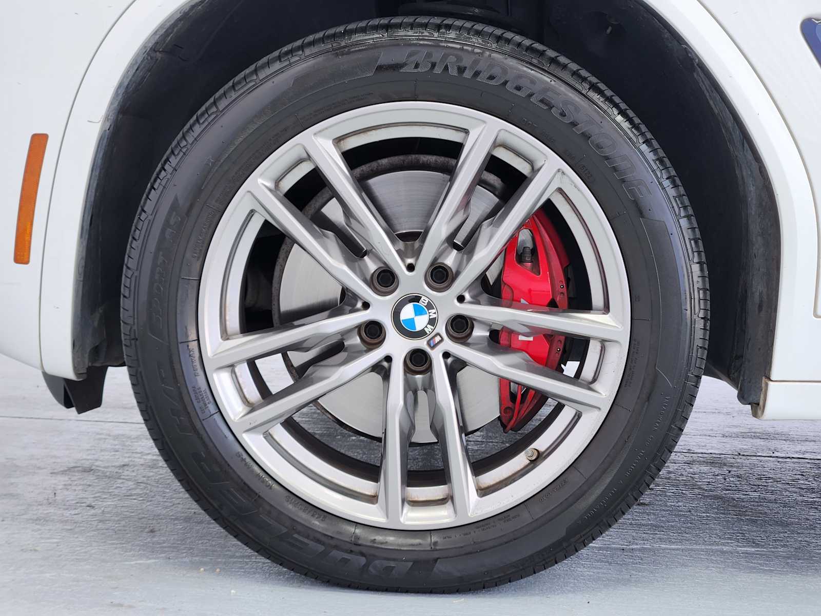 Used 2021 Alpine White BMW sDrive30i image 9